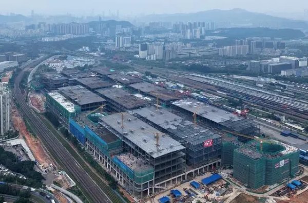 配资平台股票行情 深圳：多式联运国家物流枢纽钢结构主体完工